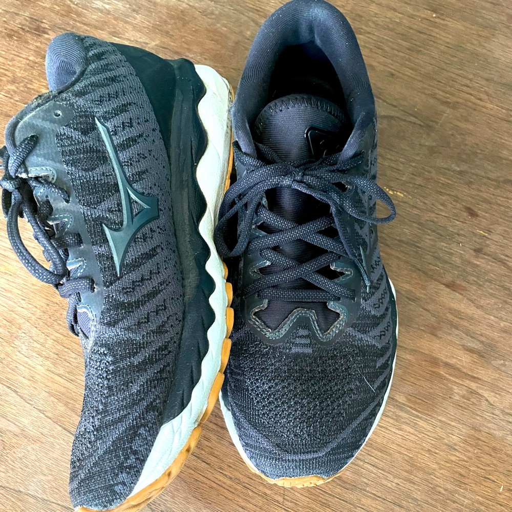 Mizuno Running Shoes Sz 8.5